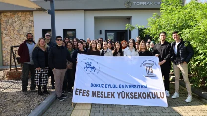 Gençler kariyerleri için Efes Tarlası Yaşam Köyü'nde buluştu