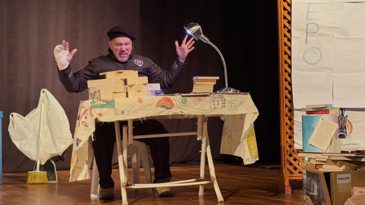 Gölcük'te Kütüphaneler Haftası’nda öğrencilere tiyatro keyfi