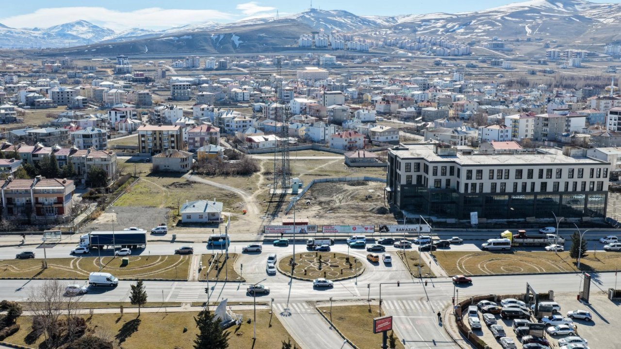 Havaalanı Kavşağı'na yeni cadde