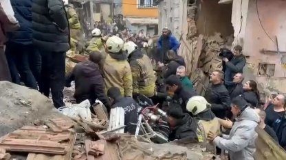 İBB: Fatih'teki bina çökmesinin nedeni inceleniyor