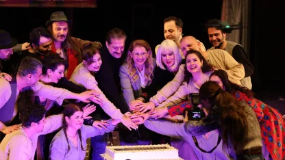 İstanbul Bakırköy'de sahne çiçek bahçesine dönüştü