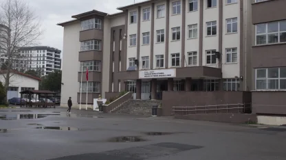 İstanbul Çekmeköy'de lisede bıçaklı saldırı! 2 öğretmen ve 1 öğrenci yaralandı