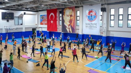 İstanbul Maltepe'de Köymen, spor yapan kadınlarla buluştu