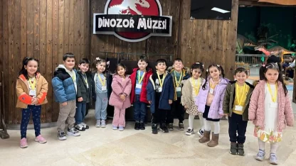İstanbul'da kreş öğrencileri, dinozor ve oyuncak müzesini ziyaret etti