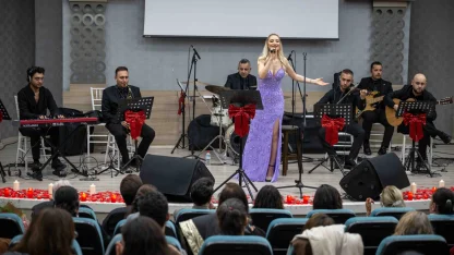 İzmir Bornova’da aşk şarkıları gecesi