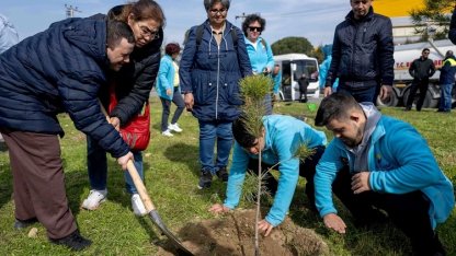 İzmir Bornova'nın en özel fidanları toprakla buluştu