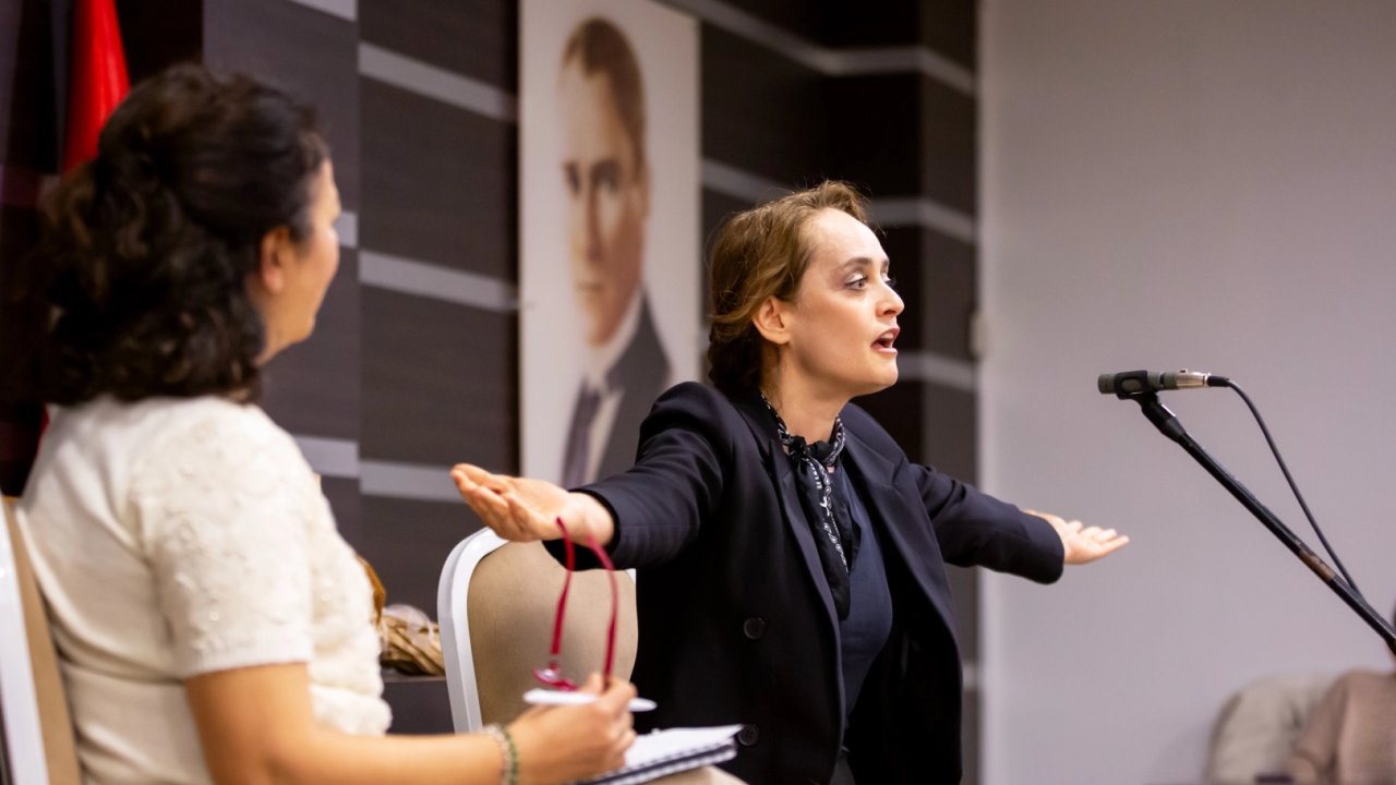 İzmir Narlıdere’de Dünya Tiyatrolar Günü’nde Afife Jale anıldı