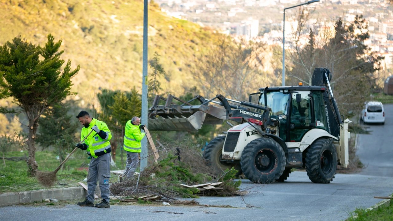 İzmir Narlıdere'de kapsamlı bahar temizliği