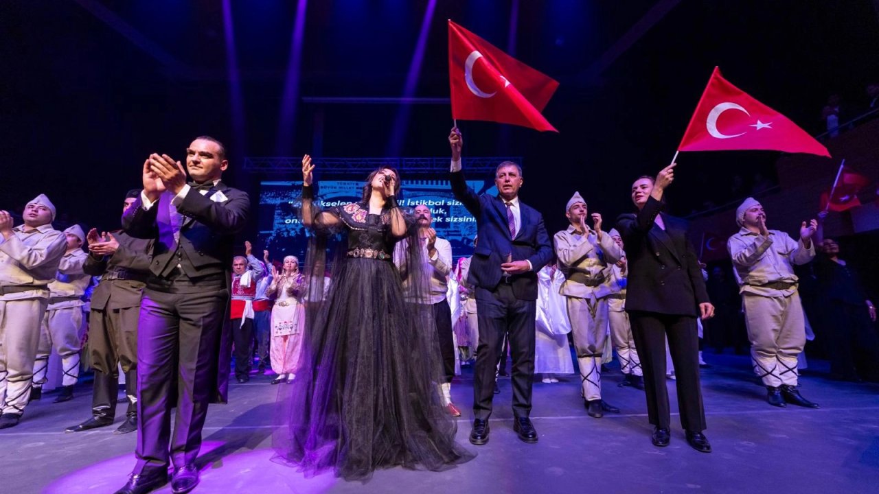 İzmir'de Çanakkale ruhu 'Uyan Memet' ile sahneye taşındı