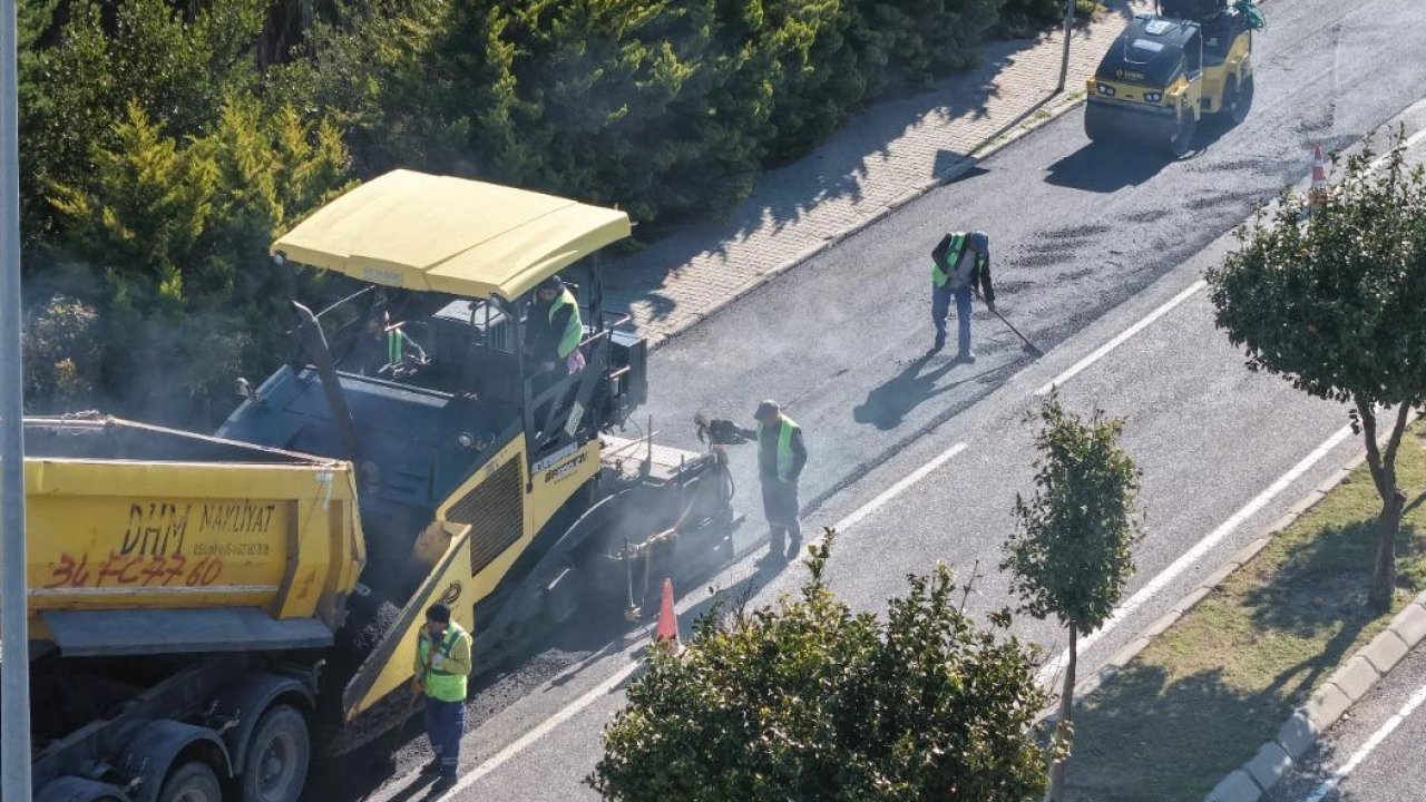 İzmir'de Çeşme’nin yolları yaza hazırlanıyor