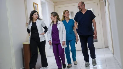 İzmir'de doğdukları hastanede şifa dağıtıyorlar