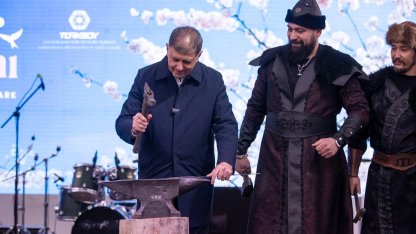 İzmir’de ilk bahar bayramı coşkusu