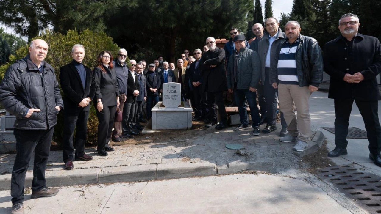 İzmirli usta gazeteci mezarı başında anıldı