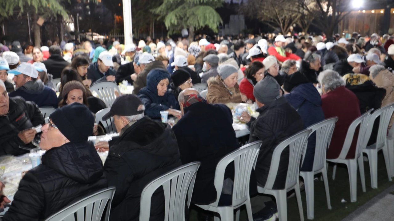 İzmit sofrasını bu kez Yahya Kaptan’la paylaştı