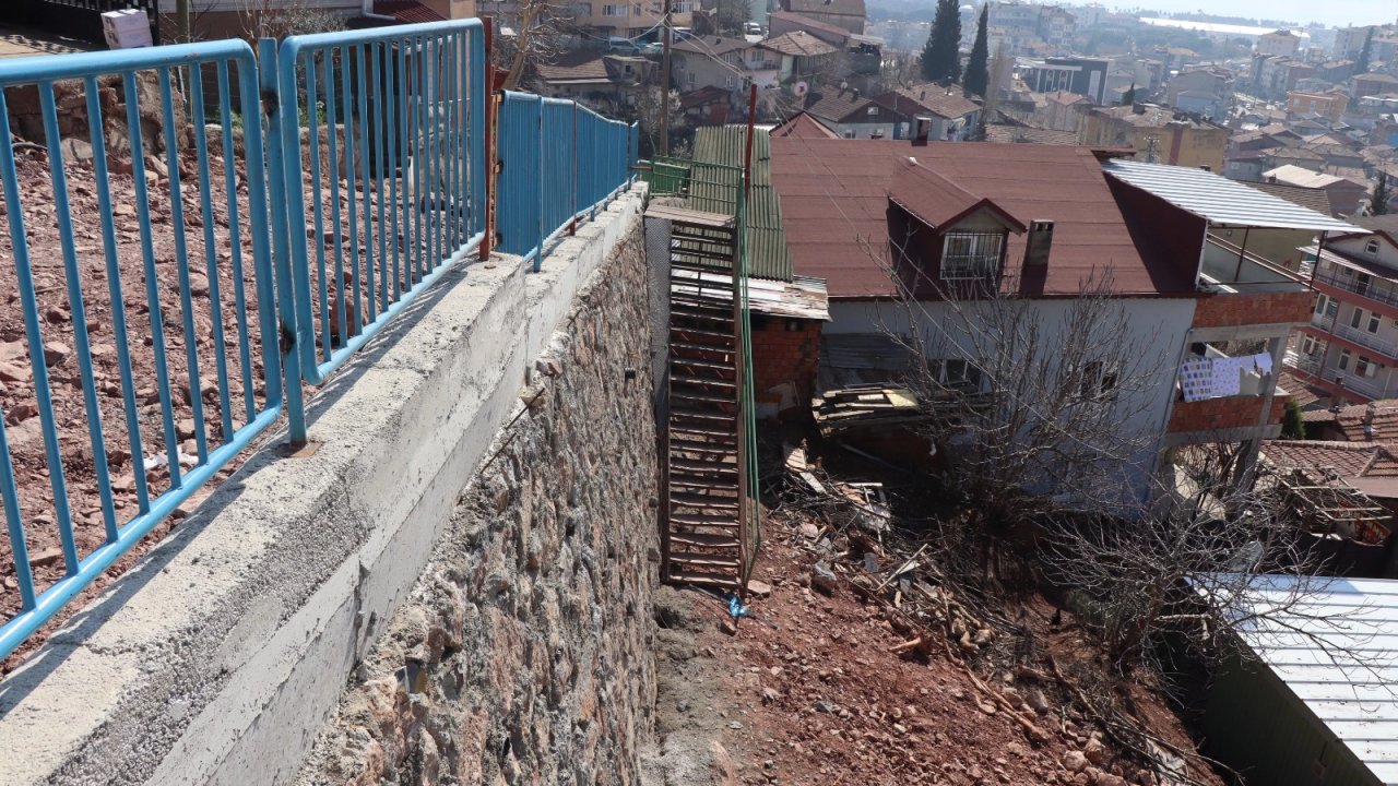 İzmit Yenidoğan’da tehlikeli alan güvenli hale getirildi