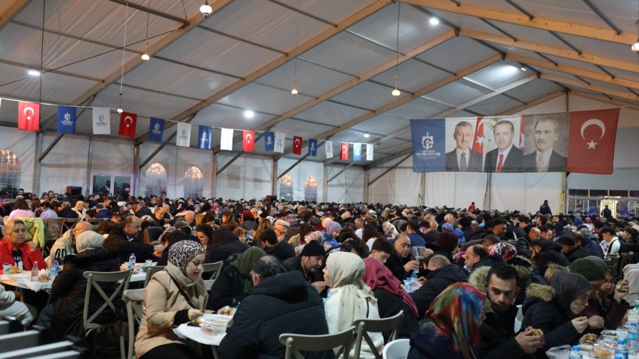 İzmit’in kalbi Büyükşehir Ramazan Çadırı’nda atıyor