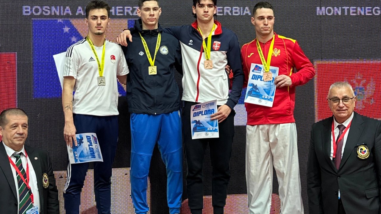 Kağıtspor, tüm branşlarda başarıya abone