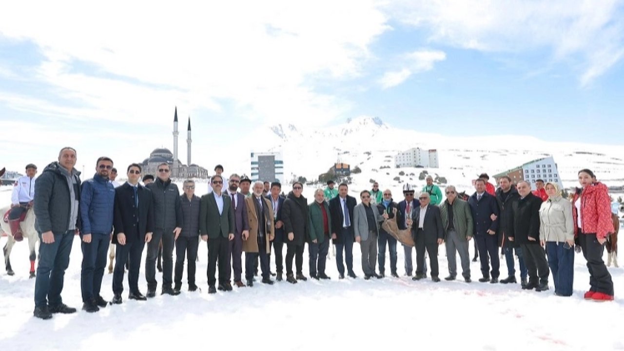 Kayseri Erciyes'te 'kökbörü' heyecanı