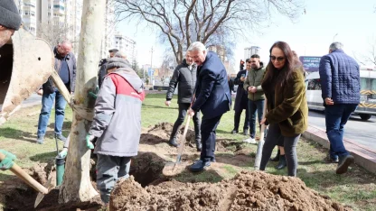 Kayseri Melikgazi'de bahar fidan dikimiyle geldi