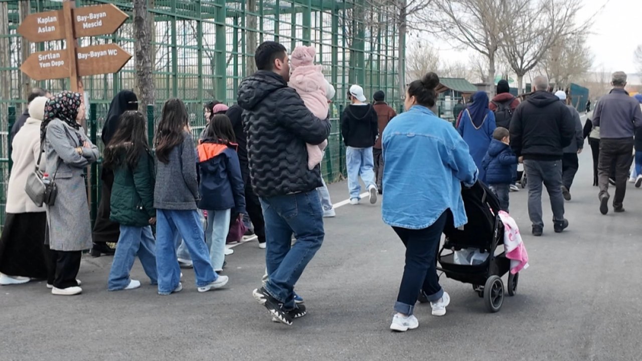 Kayseri'de hayvanat bahçesinde bayram yoğunluğu