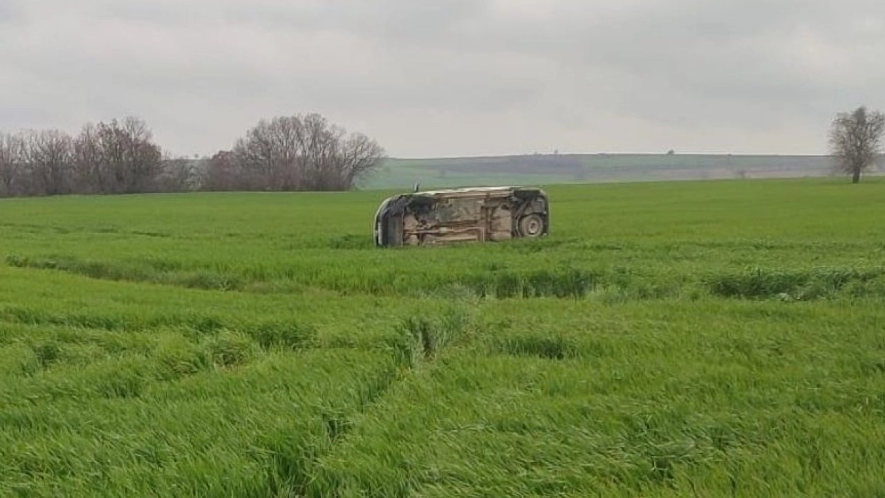 Keşan-Beğendik yolunda ticari araç buğday tarlasına uçtu!