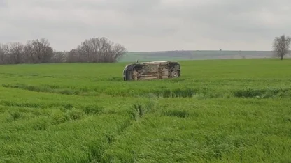 Keşan-Beğendik yolunda ticari araç buğday tarlasına uçtu!