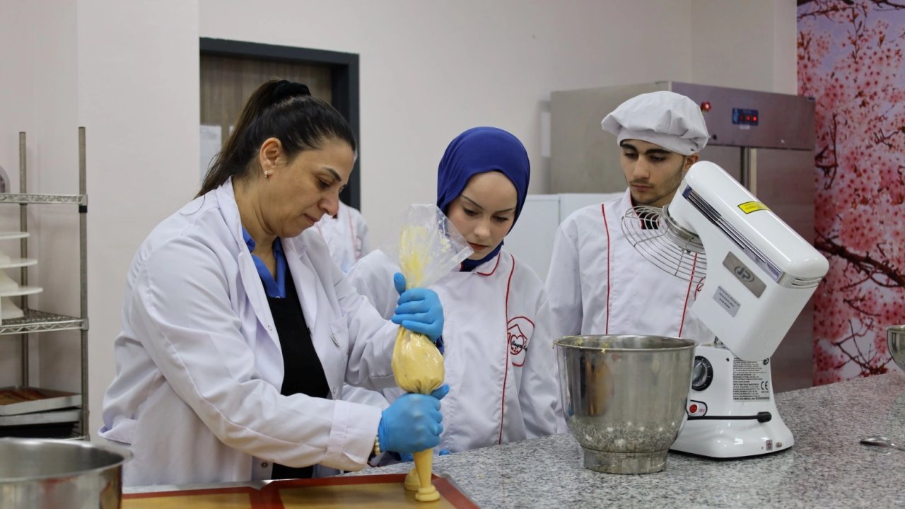 Kocaeli Büyükşehir’in “Beyaz Kalpleri” umut saçıyor