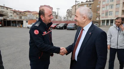 Kocaeli Gebze’de bayram öncesi kamu personeline ziyaret