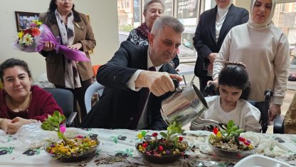 Kocaeli Gölcük’te çiçekler engelleri aştı