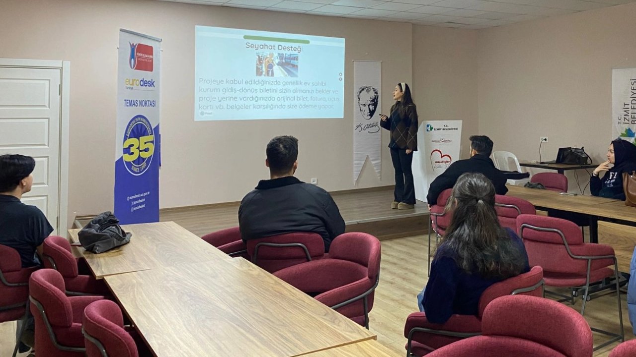 Kocaeli İzmit'te gençlere uluslararası fırsat rehberi