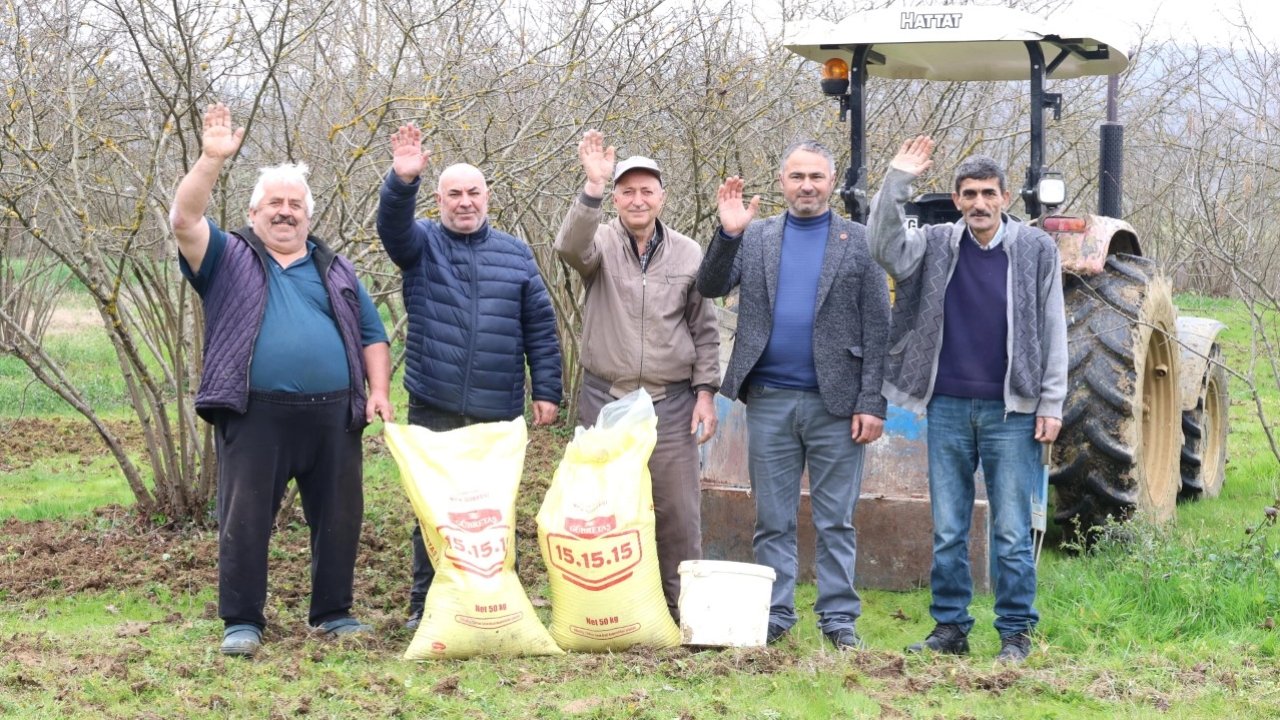 Kocaeli'de gübreler toprakla buluşuyor, yüzler gülüyor