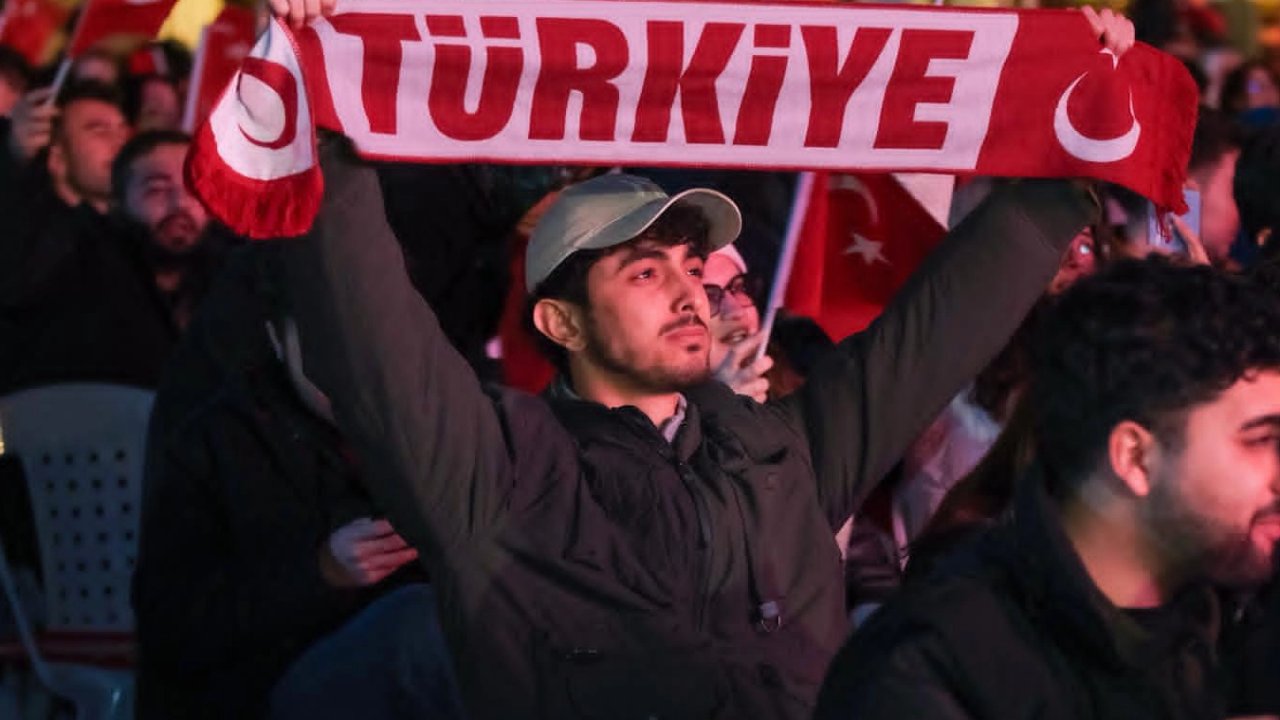 Kocaelililer, Romanya zaferini dev ekranda yaşadı