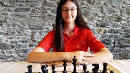 Kraliçeler Online Satranç Festivali'nde yarı finalde Bursalı bir isim