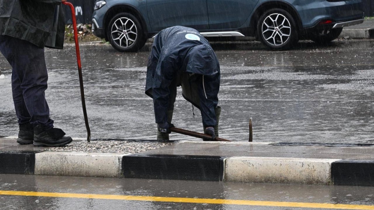 Manisa sağanak yağışa karşı seferber