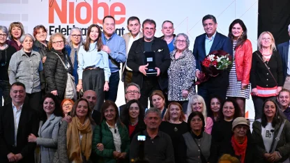 Manisa’da Nebil Özgentürk, Niobe Söyleşileri’nde sanatseverlerle buluştu