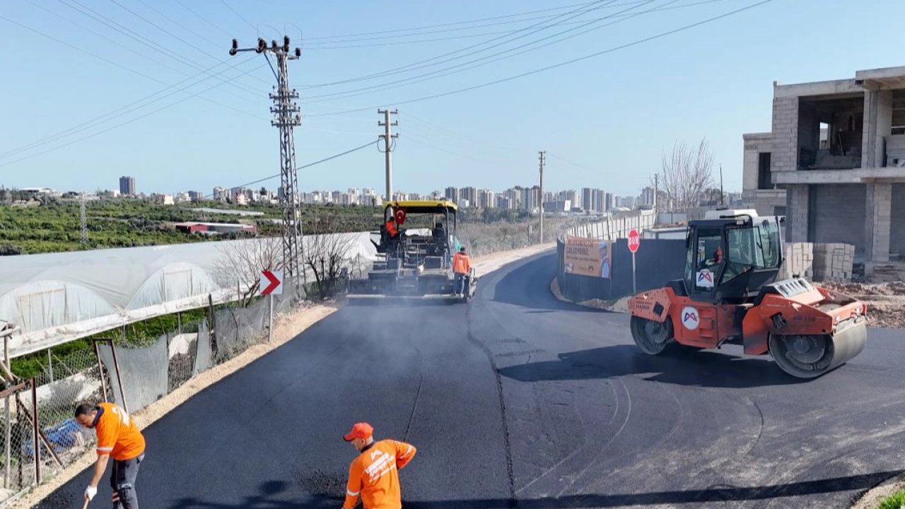 Mersin Büyükşehir’den Mezitli’de sıcak asfalt atağı