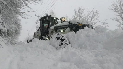 Ordu'da Büyükşehir ekipleri karla mücadelede sahada