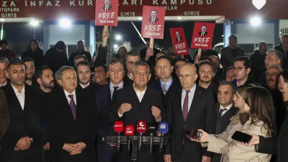 Özgür Özel’den Sincan Cezaevi’nde Tanju Özcan’a ziyaret