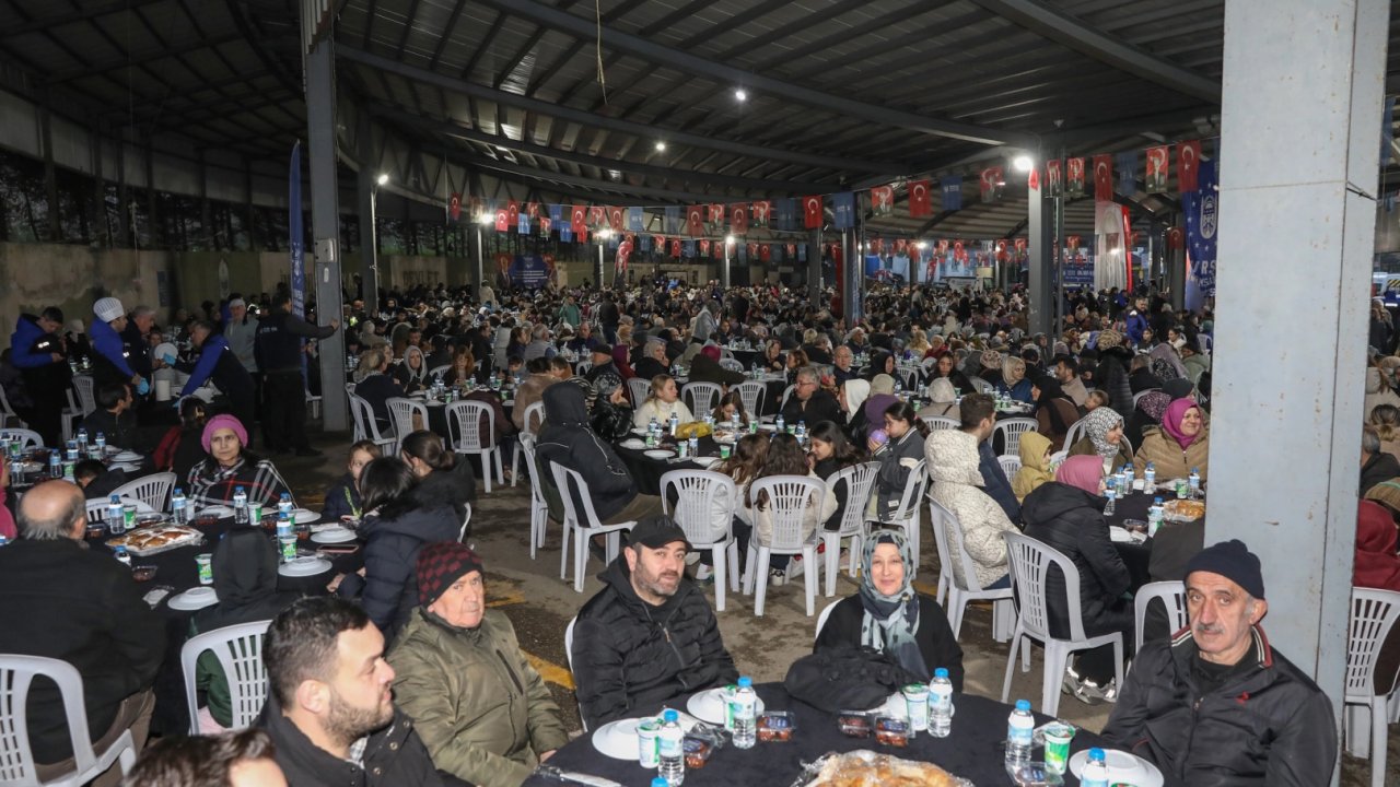 Ramazan sofrası Bursa’da binlerce kişiyi bir araya getirdi