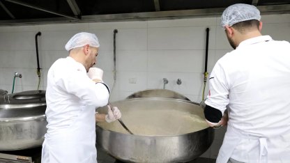 Sakarya'da 90 bin kişilik iftar yemeği kendi kazanlarında pişiriyor