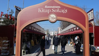 Sakarya'da Kitap Sokağı kitapseverlerin buluşma noktası oldu