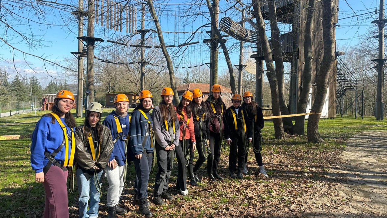 Sakaryalı gençler Macera Park’ta kamp deneyimi yaşadı