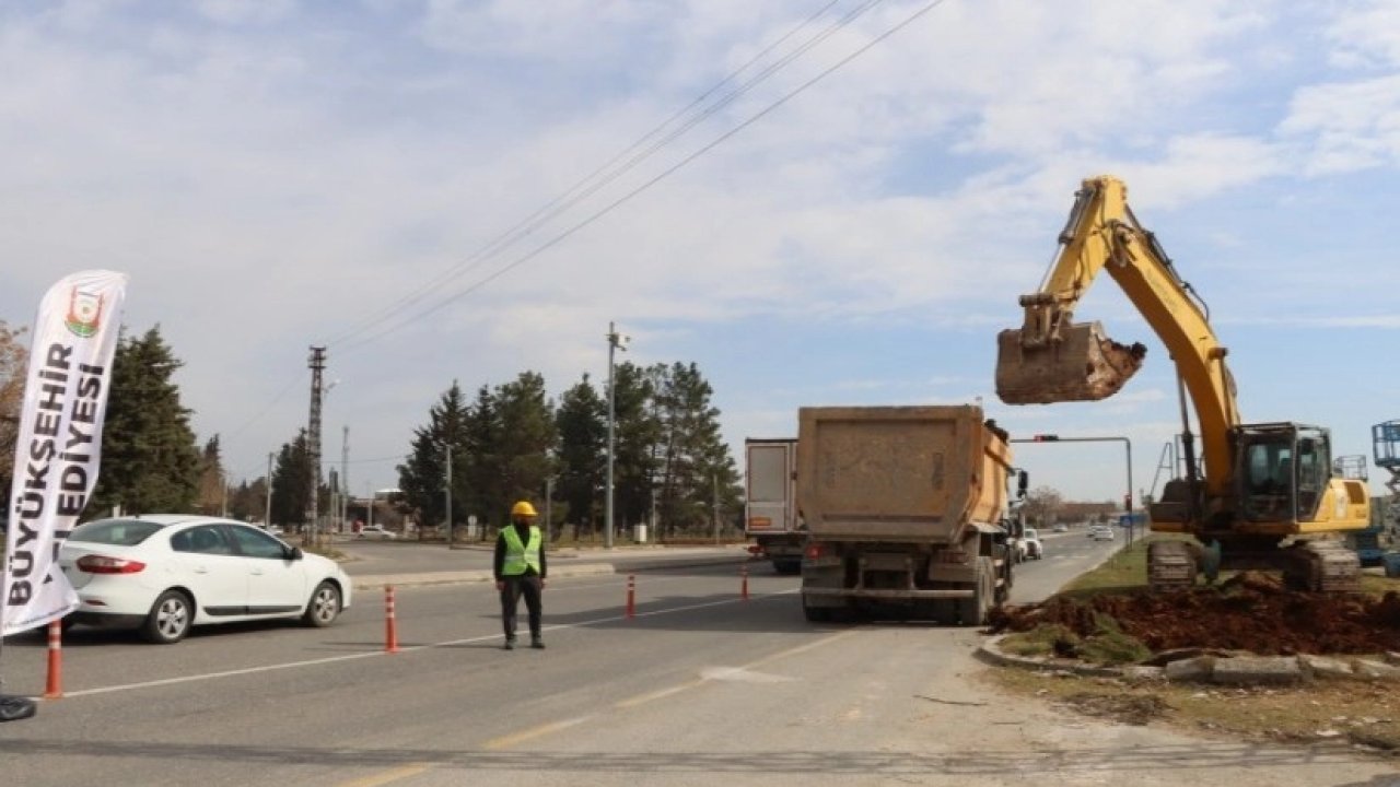 Sanayi sitesine iki adet katlı köprülü kavşak