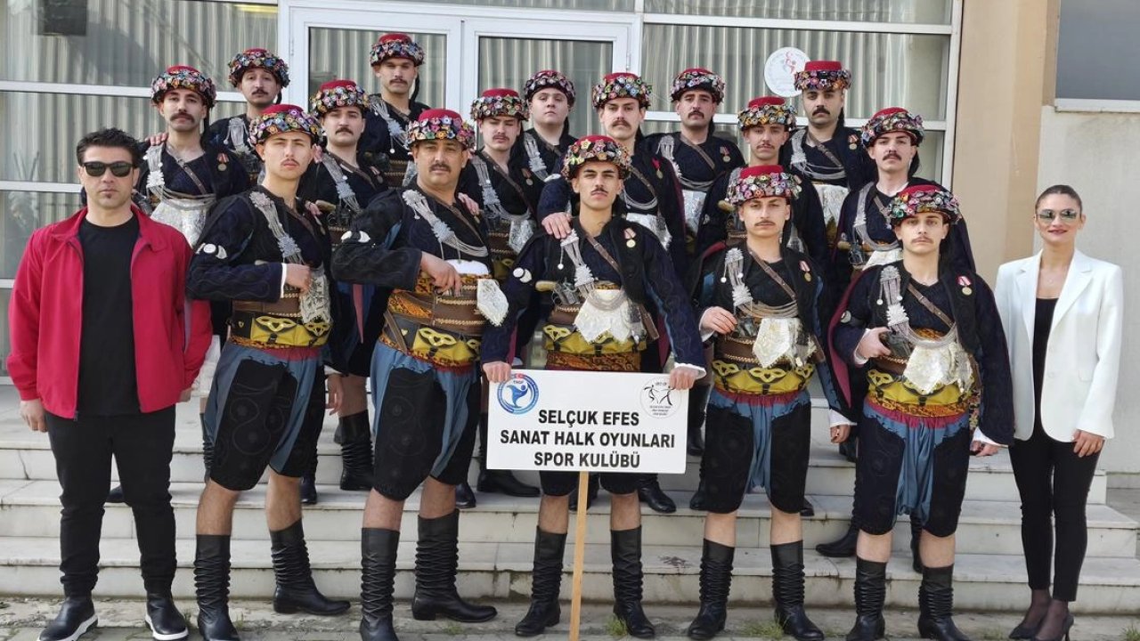 Selçuk Efes Sanat Halk Oyunları ekibi üçüncü oldu