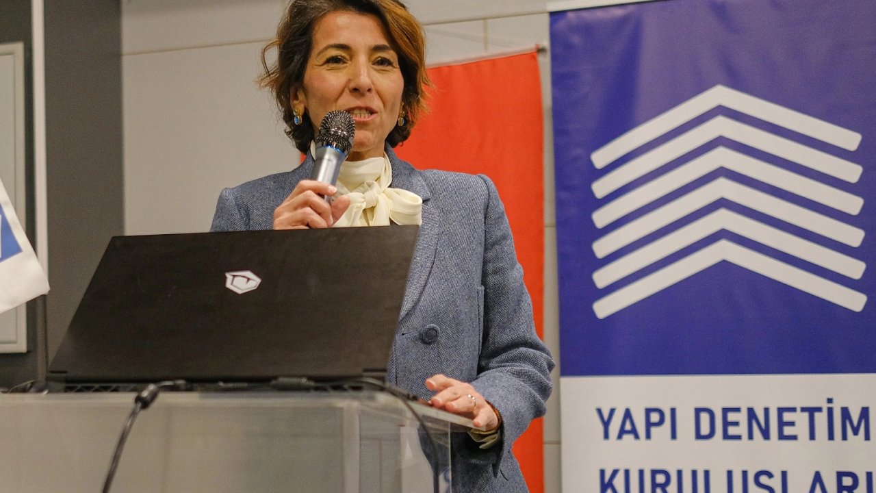 YDKBD Bursa Şubesi'nde Esra İnhanlı güven tazeledi