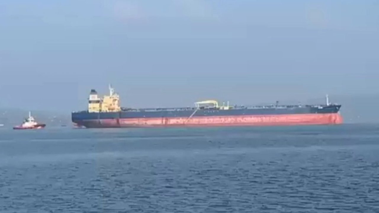 1915 Çanakkale Köprüsü önlerinde arızalanan tanker güvenli bölgeye çekildi