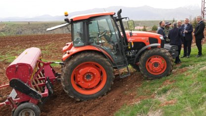 Adana'da Tufanbeyli çiftçisine çilek ve nohut desteği