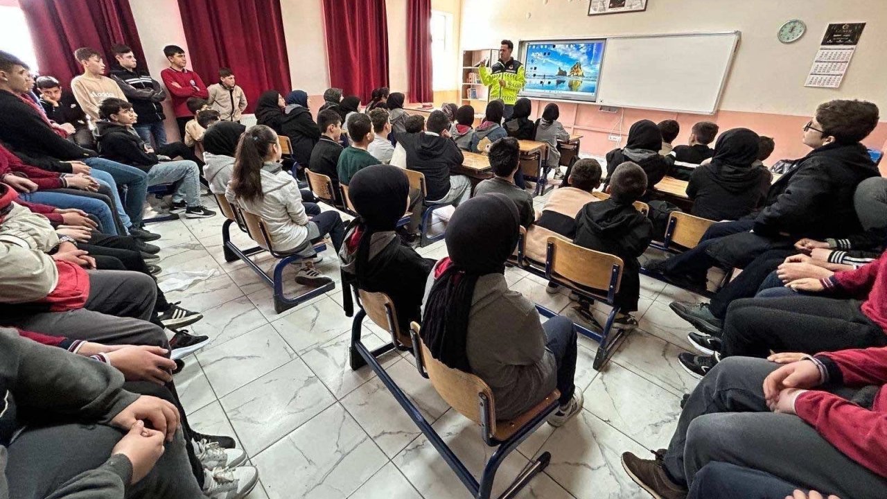 Afyonkarahisa'da trafik bilincine Jandarma desteği