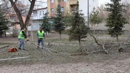 Ağrı’da park ve yeşil alanlarda yenileme çalışmaları