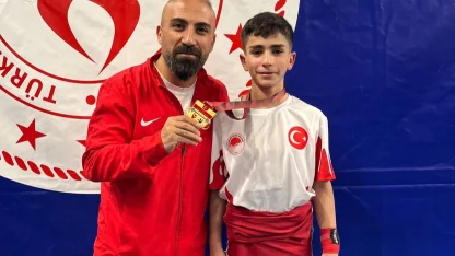 Ağrılı sporcu Osman Oğur halterde Türkiye şampiyonu